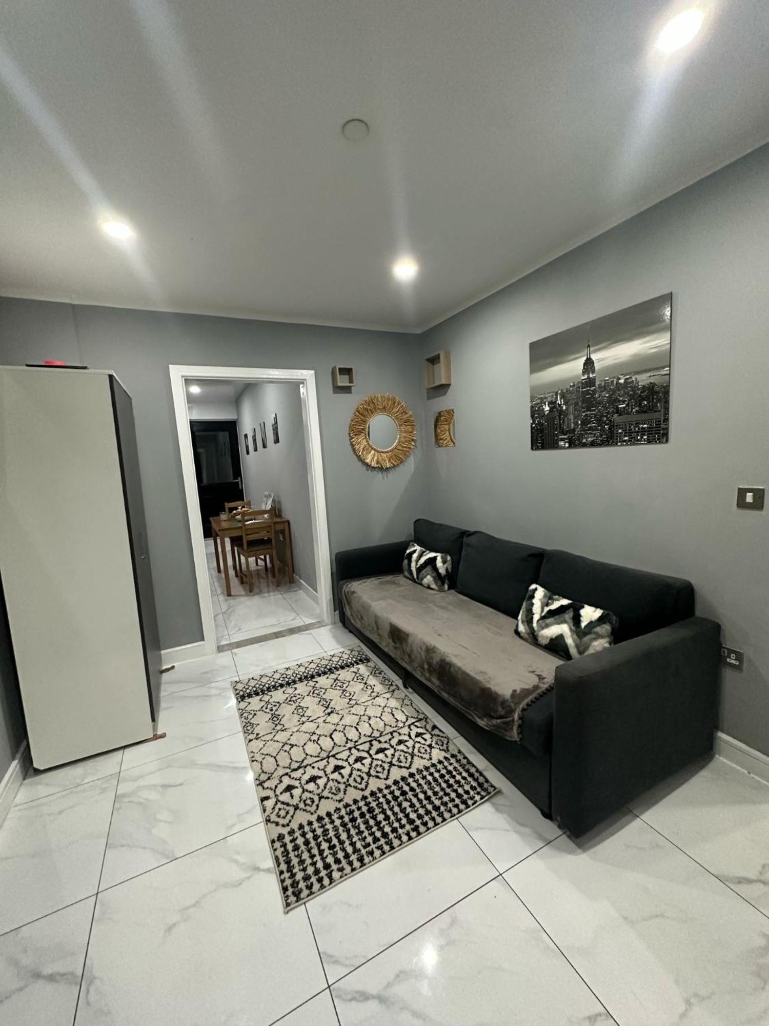2 Bedroom Flat With Hot Tub Cardiff Exterior photo