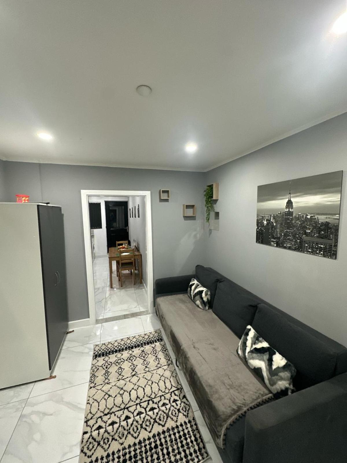 2 Bedroom Flat With Hot Tub Cardiff Exterior photo